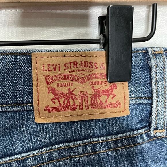 Levi’s 711 Skinny Jeans with Raw Hem - Picture 11 of 11
